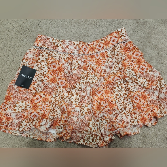 Forever 21 Pants - NWT Orange And White Linen Shorts. Size M